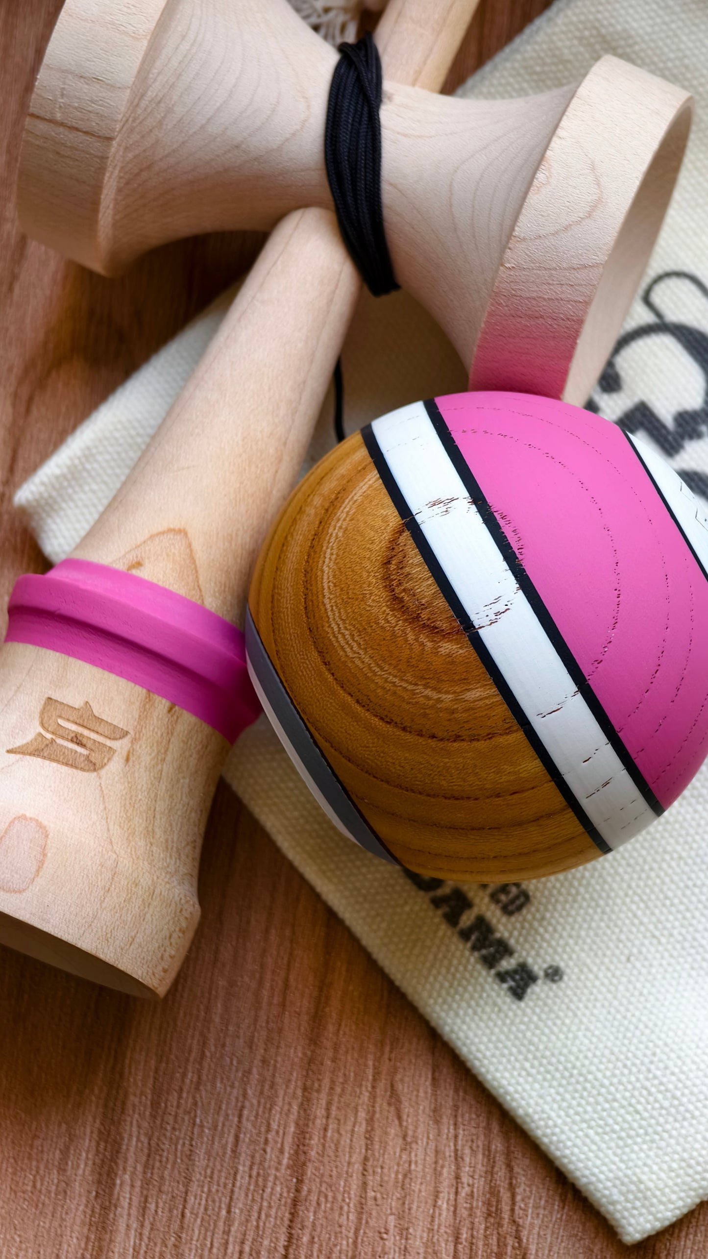 Winner kendama Gecko paint Japan keyaki Sakura Pink tama only