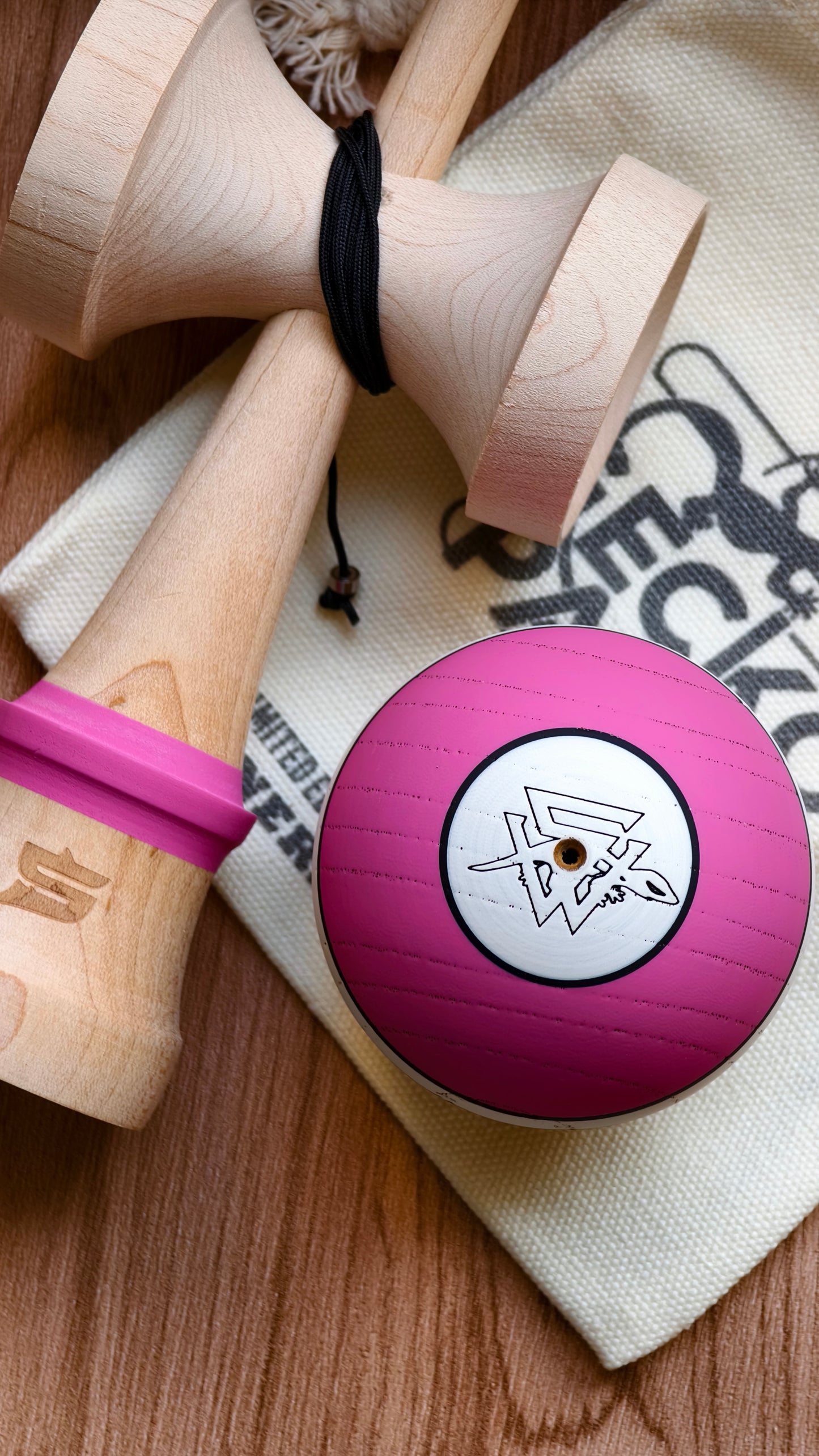 Winner kendama Gecko paint Japan keyaki Sakura Pink tama only