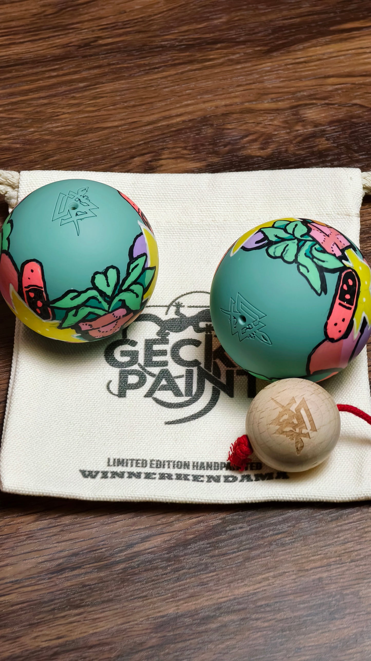 Winner Kendama  Gecko paint  hand-dawn tama only